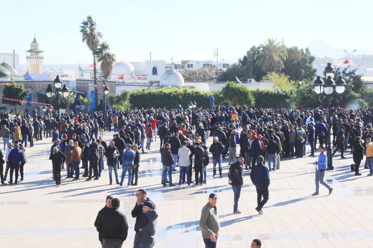 إضرابات قطاعية في الأفق وتقارير دولية تحذر ..  بداية سنة على وقع الاحتجاجات